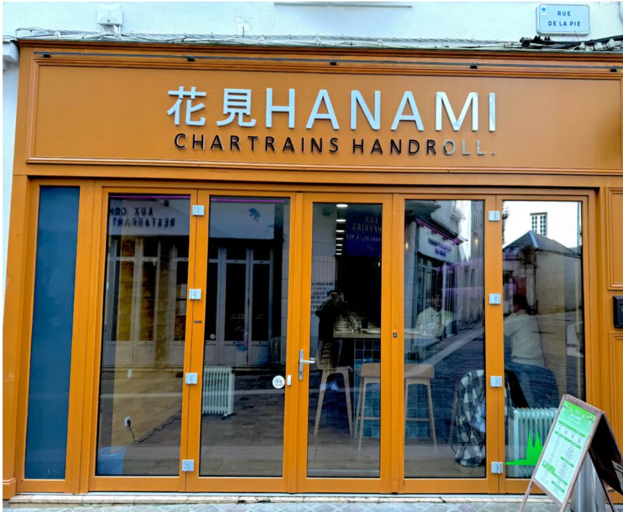 Façade du restaurant japonais Hanami Handroll, rue de la Pie à Chartres